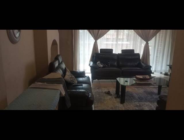 2 BEDROOM PROPERTY TO RENT IN MUCKLENEUK